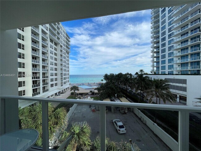 Building Photo - 3505 S Ocean Dr