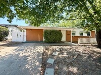 Building Photo - 816 Denton Dr