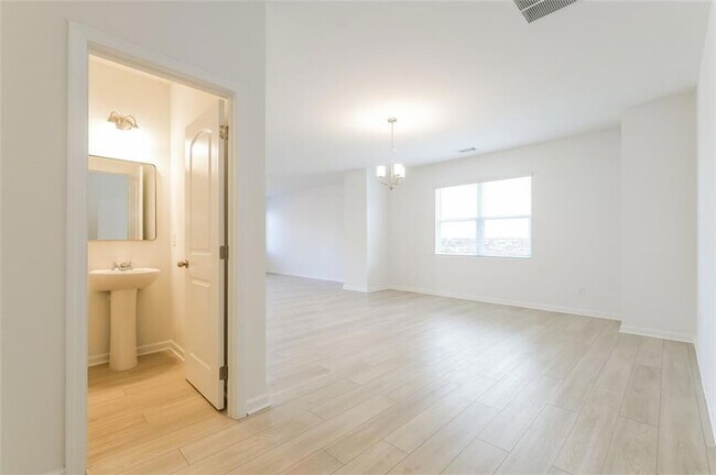 Building Photo - 131 Shelter Ln E