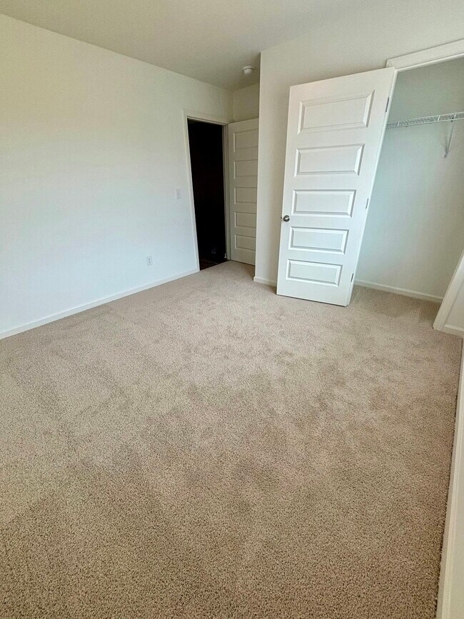 Building Photo - 505 Saddlewood Cv