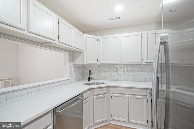 Building Photo - 4617A Aberdeen Dr