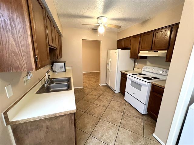 Building Photo - 1619 Brentwood Dr