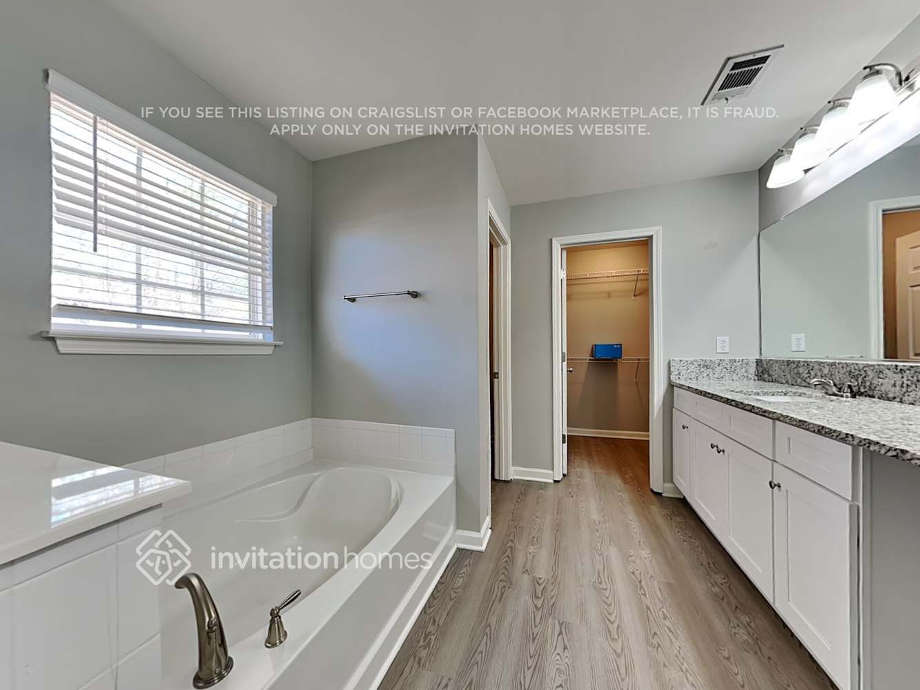 Building Photo - 323 Viceroy Curve