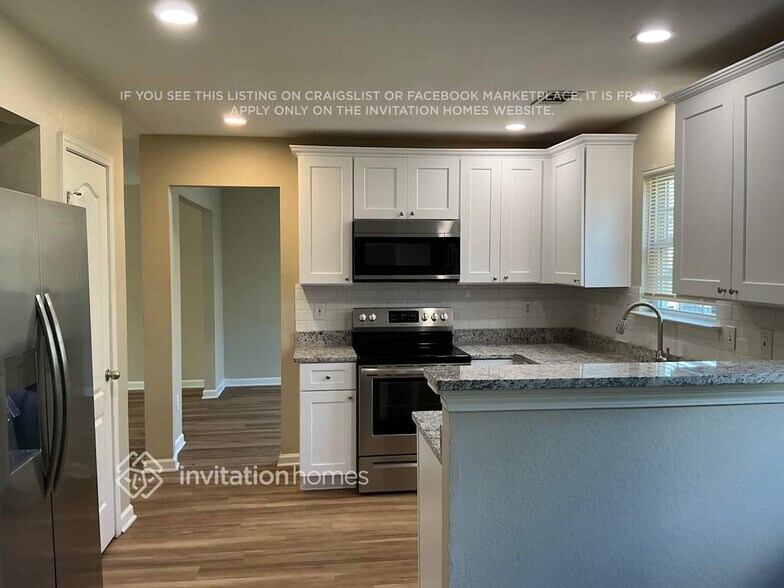 Building Photo - 235 Lakeside Point