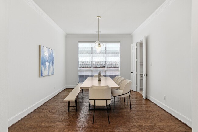 Building Photo - 25707 Pierrmont Ct