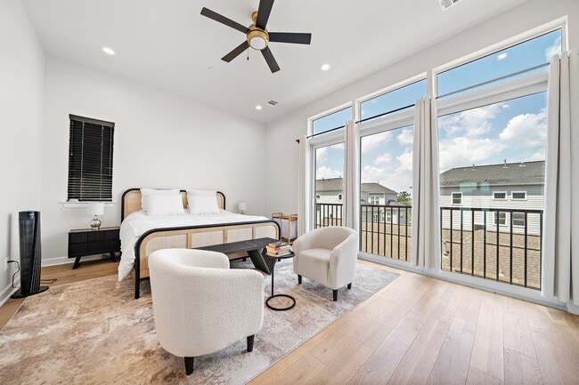 Building Photo - 907 W 16th St