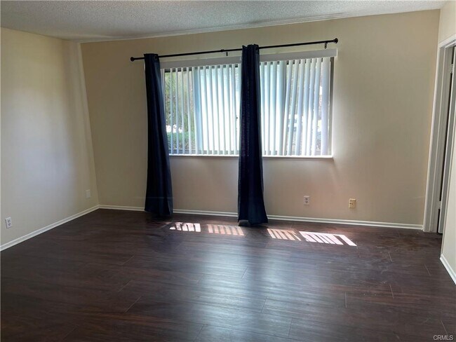 Building Photo - 1553 Albret St