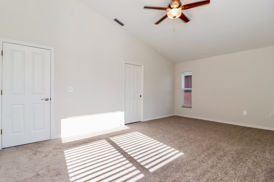 Building Photo - 1243 Maximilian Dr