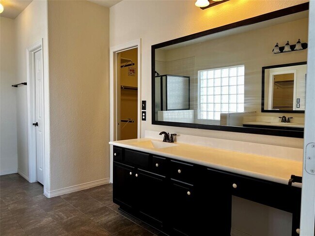 Building Photo - 8327 Quiet Bay Dr