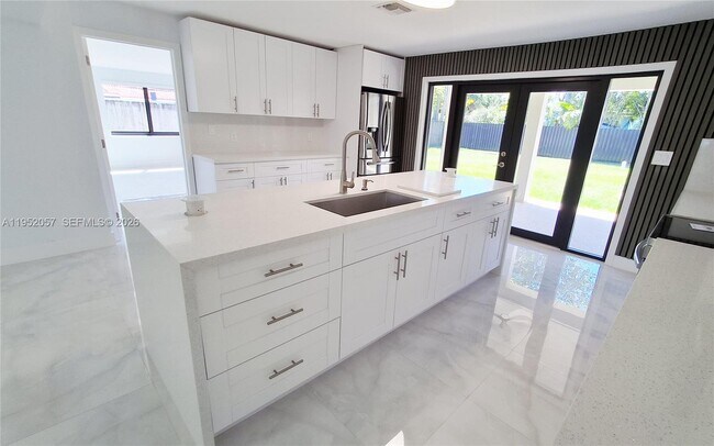 Building Photo - 216 Shadow Way