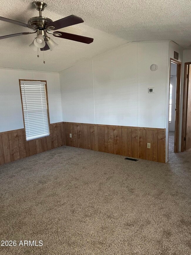 Building Photo - 415 E Villa Theresa Dr