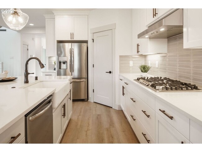 Building Photo - Charming Newer Model Home!