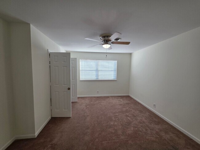 Building Photo - 1016 Todd Preis Dr