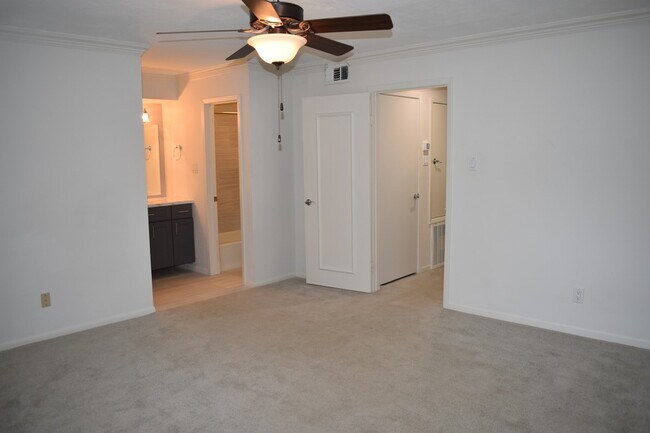 Building Photo - 6501 Gambier Ln