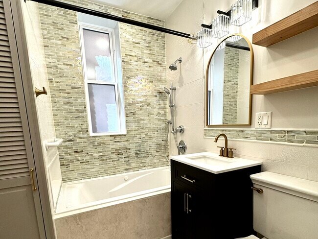 Building Photo - 2424 N Mozart St