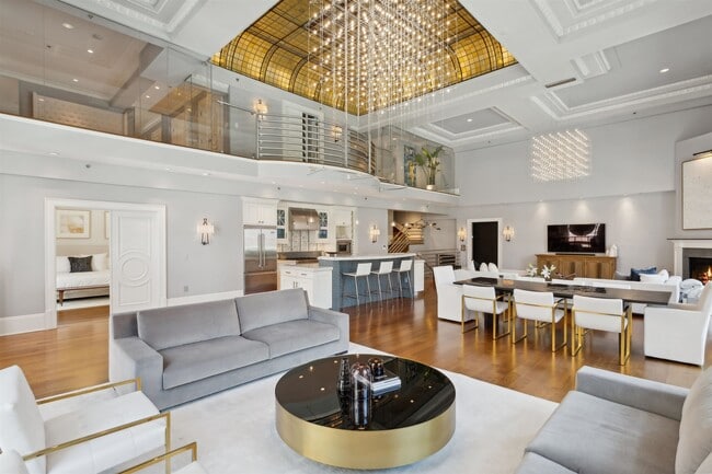 Building Photo - 313 1st St