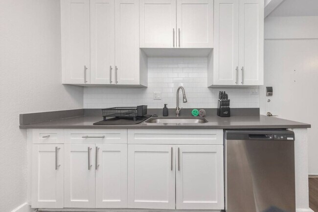 Building Photo - 4301 W Cleveland St