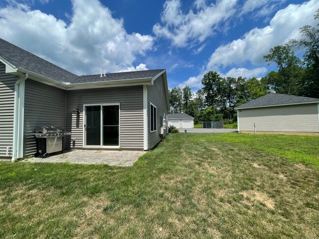 Building Photo - 37 Hunters Ln