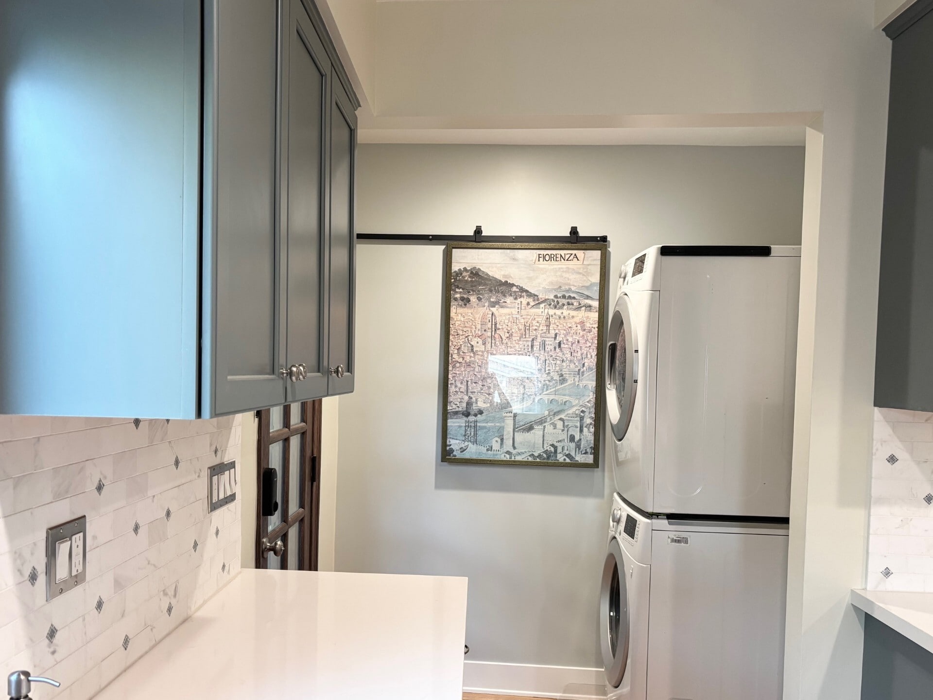 Building Photo - 559 W 39th St