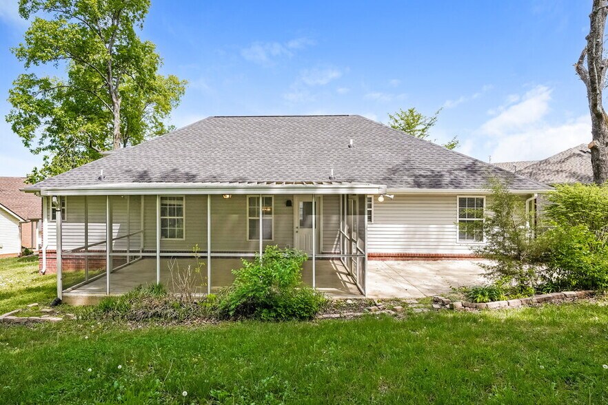 Building Photo - 630 Butternut Trce