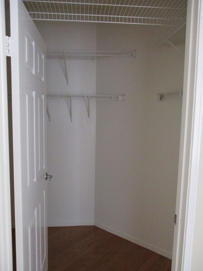 Building Photo - Stunning 2-Bed, 2-Bath