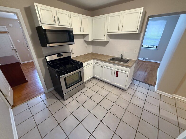 Kitchen - 2148 N Carlisle St