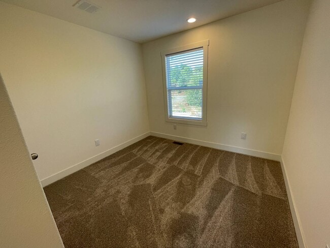 Building Photo - 5427 Edgewood Ln