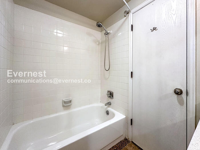 Building Photo - 7105 E Briarwood Dr