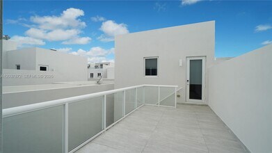 Building Photo - 6421 NW 104th Path