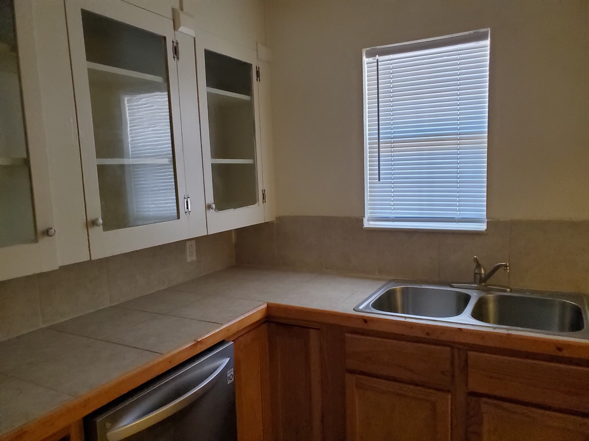 Building Photo - 700 N Lea St