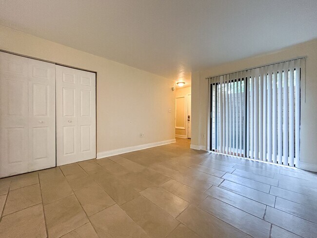 Building Photo - Beautiful 2/1.5 Townhome in Cedar Ridge-717A