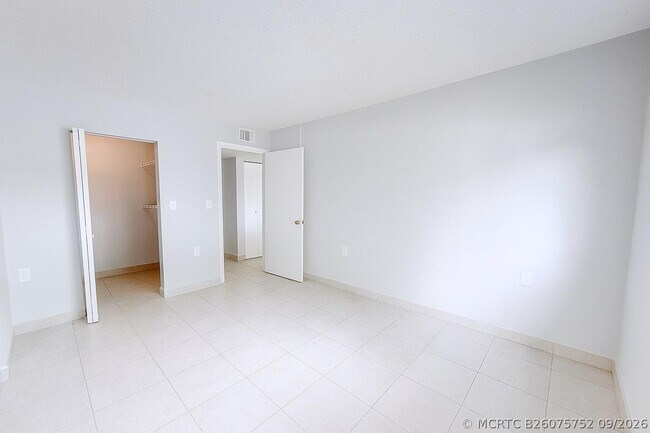 Building Photo - 1127 Lake Terry Dr
