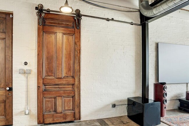 Building Photo - 808 Coronado St