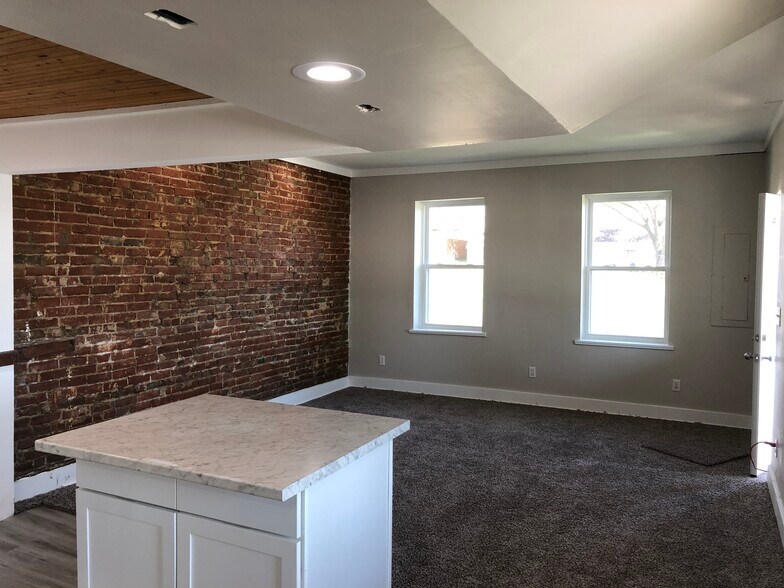 Primary Photo - 1201 Jefferson St