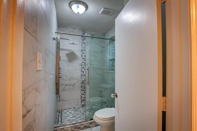 Building Photo - 5519 Bainbridge Dr