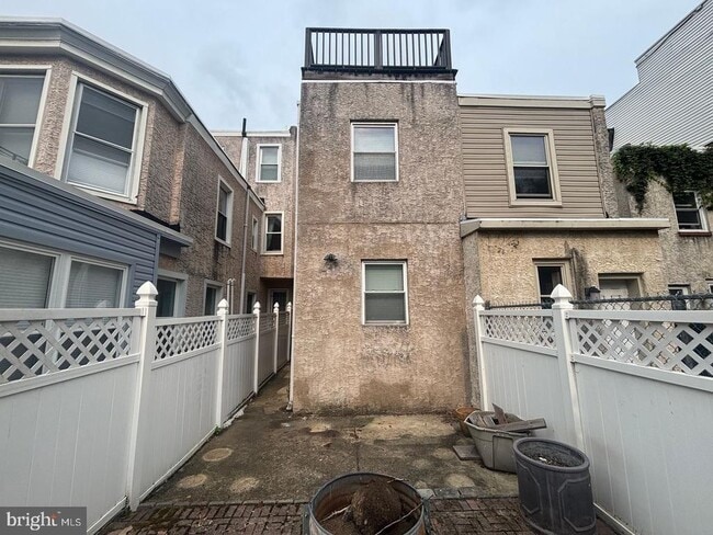 Building Photo - 847 N Uber St