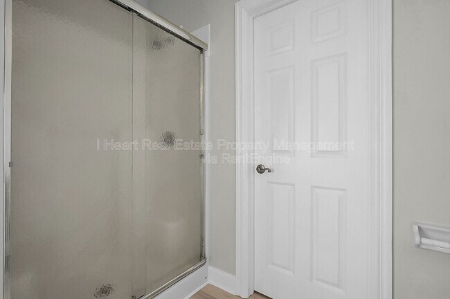 Building Photo - 9580 Mission Dr