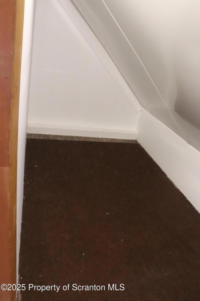 Building Photo - 112 1st St