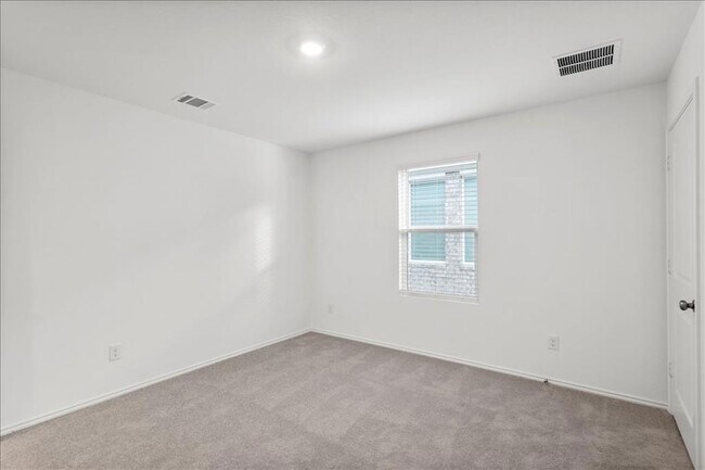 Building Photo - 212 Seven Seas Dr