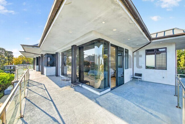 Building Photo - Unit
