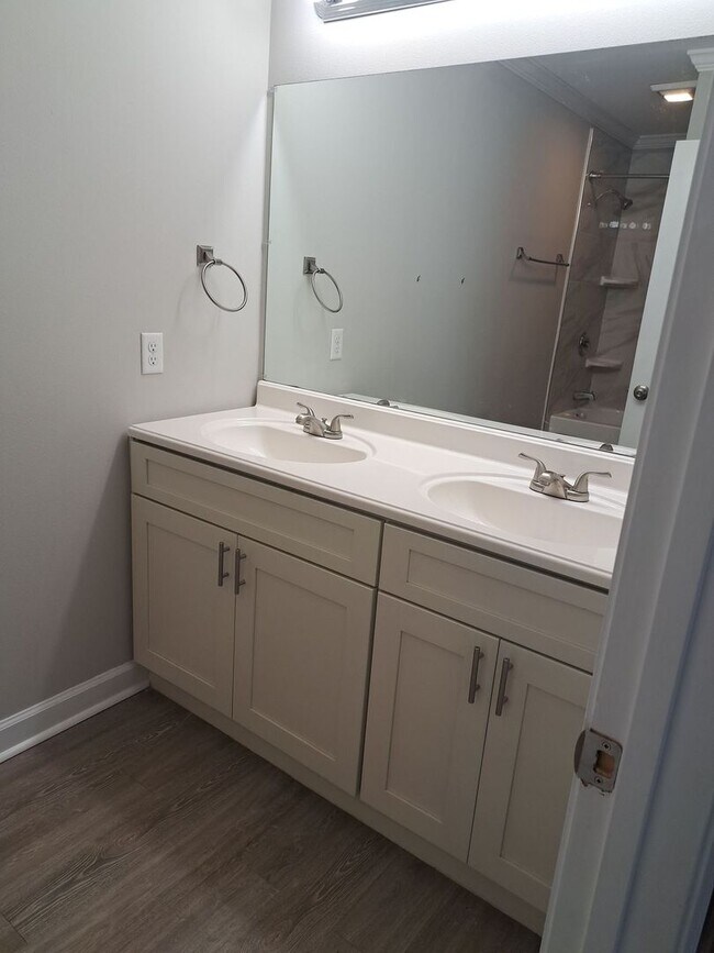 Building Photo - 7325 Claudia's Way