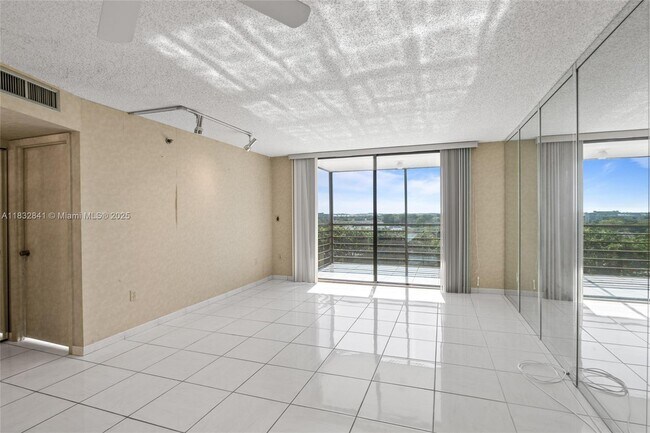 Building Photo - 1200 St Charles Pl