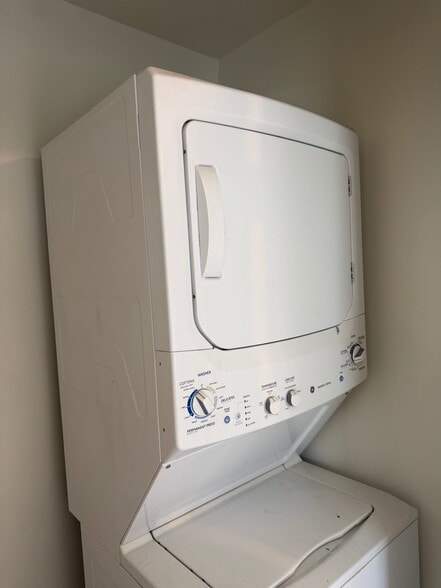 Building Photo - 1815 Ashton Ave