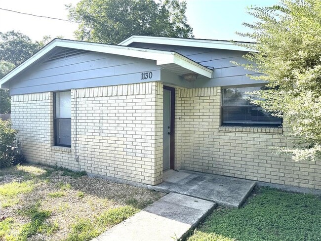 Building Photo - 1130 Bois D'Arc St