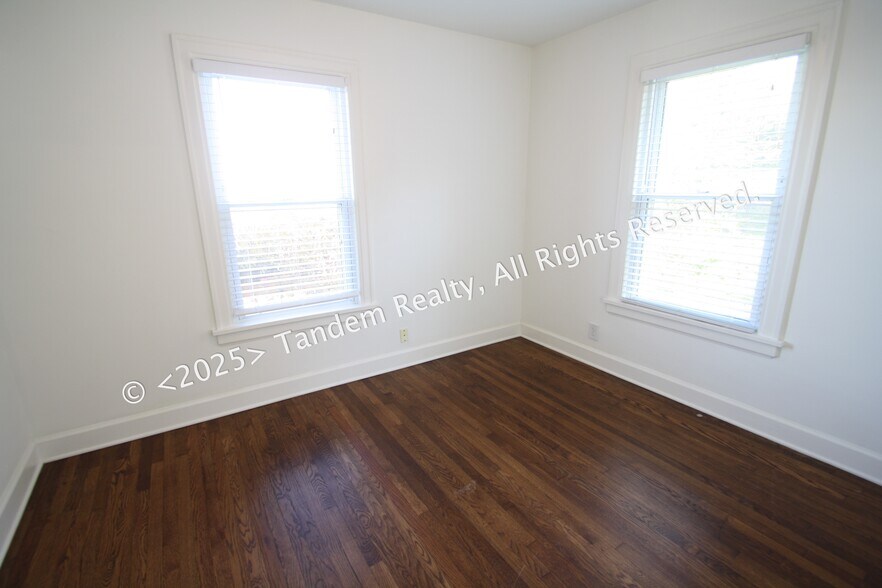 Building Photo - 720 Powers Ave