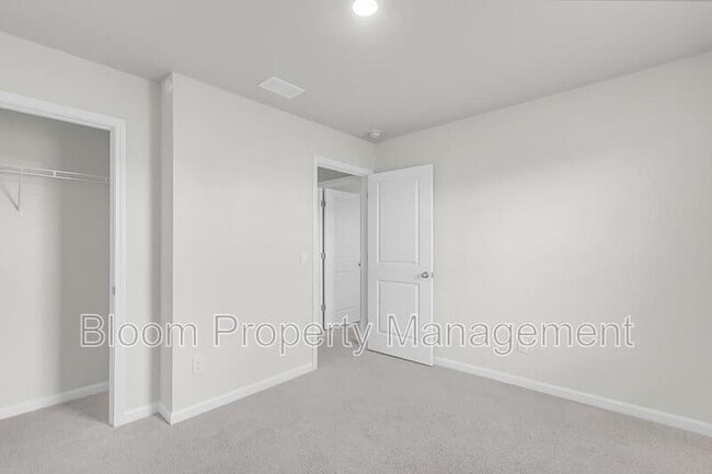 Building Photo - 502 Lk Rdg Blvd
