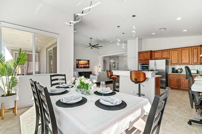 Building Photo - 79535 Dandelion Dr