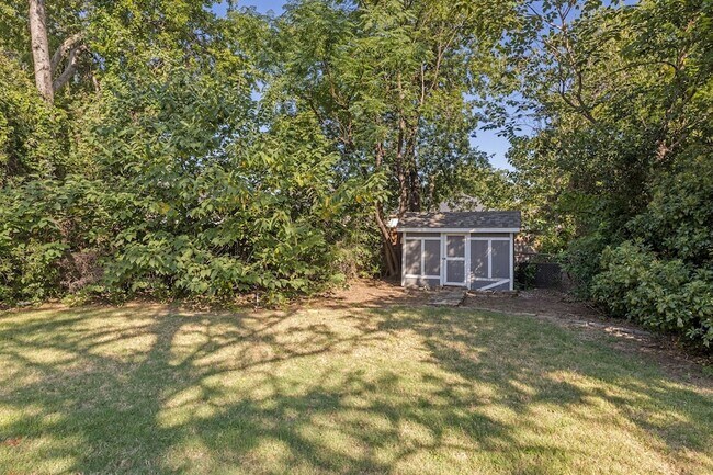 Building Photo - 2516 Halbert St