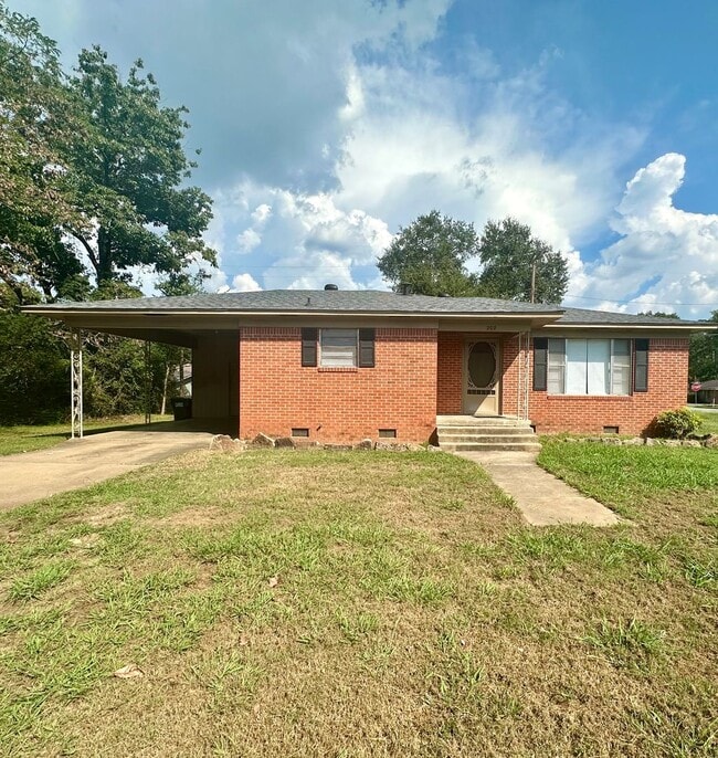 Building Photo - Welcome to this charming 2-bedroom, 1-bath...