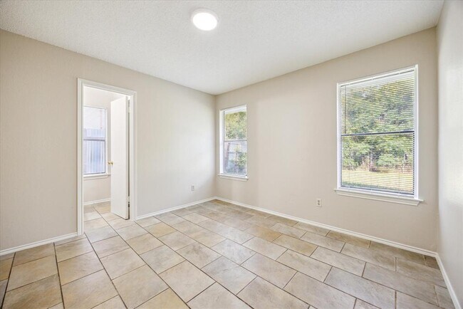 Building Photo - 4807 Brook Crest Rd